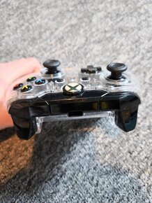 Xbox One ovladač průhledný v zachovalém stavu - 3