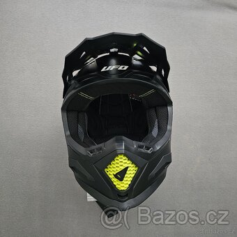 Helma UFO ECHUS velikost L - 3