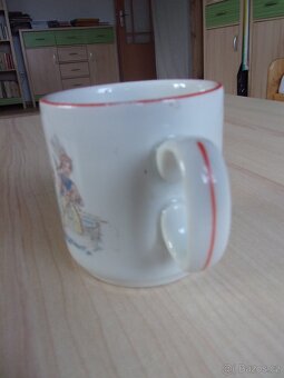 STARÝ DĚTSKÝ HRNEK - DITMAR URBACH - 7 cm - 3
