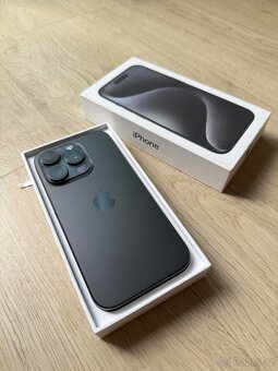 Apple iPhone 15 Pro 128GB černý titan - 3