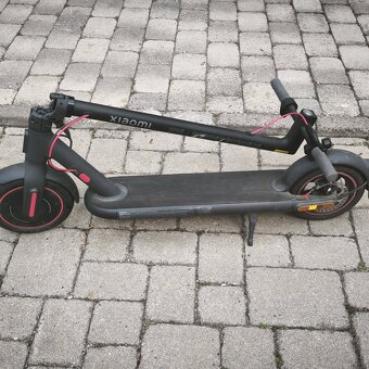 koloběžka Xiaomi Scooter 4 Pro - 3