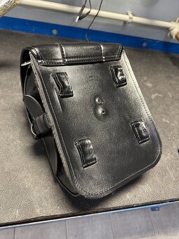 Brašna na opěrku Saddlemen na Harley Davidson - 3