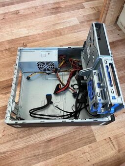 Prodám PC skříň Chieftec + zdroj - 3