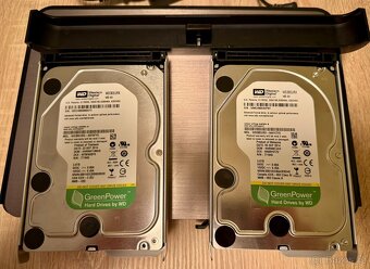 QNAP HS-210 SilentNAS + 2x 3TB Western Digital HDD - 3