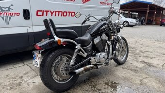 Suzuki 1400 Intruder - 3
