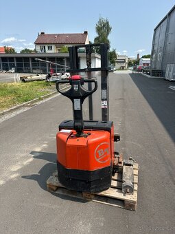 Ručně vedený vysokozdvižný vozík BT SWE 120S - 3