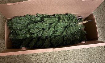 Vánoční stromek 180cm, včetně LED osvětlení, pěkný. - 3
