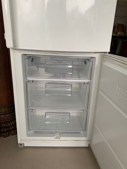 Prodám kvalitní a zachovalou kombinovanou lednici Electrolux - 3