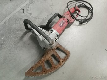 stěnová pila Milwaukee KS26 - 3