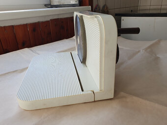 Ruční kráječ a univerzální strouhač - 3