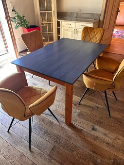 Dřevěný stůl pro 4 osoby - 3
