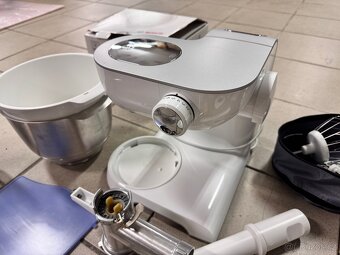 Multifunkční kuchyňský robot Bosch MUM 54240 - 3