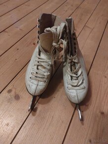 Detske, divci bile brusle zn. Botas velikost 18,5 - 3