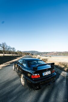 BMW E36 318is coupe - 3
