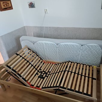 Postele z masívu s polohovatelnými rošty a zdravotními matra - 3