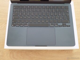 APPLE MacBook Air 13,6" (2022) / M2 / 8GB RAM / 256GB / CZ - 3