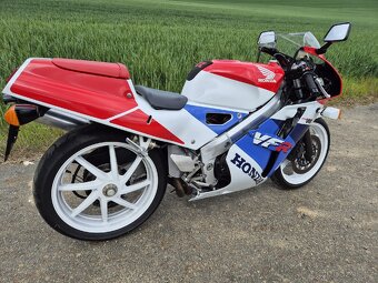 Honda VFR 400 NC30 - 3