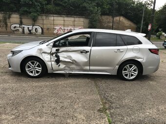 Toyota Corolla Hybrid 1.8i r.v.2021 Comfort Tech 51 tkm ČR - 3
