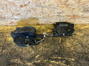 KOMPLETNÍ PRAVÝ ZADNÍ ZÁMEK S MOTŮRKEM BMW F11 4154 3104 00 - 3
