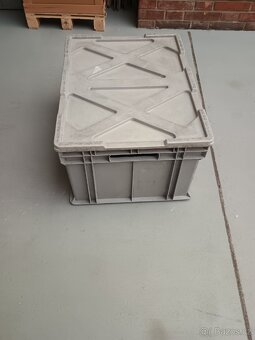 Plastové bedny/přepravky s víkem 80x60x42 - 3