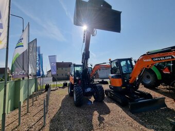 Kompaktní kolový nakladač DEVELON DL80TL-7 - 3