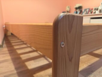 Postel masiv lakovaná borovice - 3