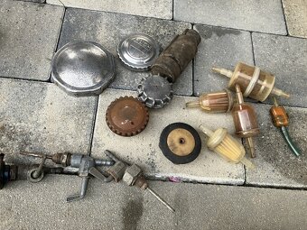 kohouty a víčka - 3