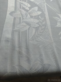 Bílý damaškový ubrus - 3