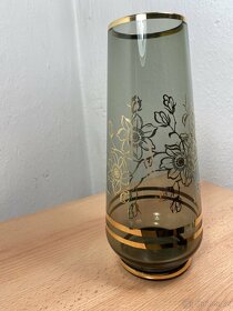 retro váza kouřové sklo se zlatým zdobením - 3