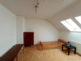 Větší pokoj Slatina ul. Matlachova, parkování - 3