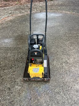 Vibrační deska BOMAG BPR 18/45 - 3