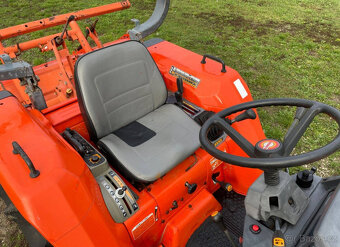 Traktor Hinomoto NX240 - 3