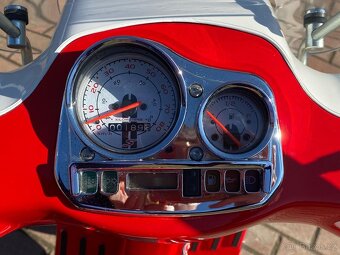Skútr Vespa s 50 Piaggio - 3