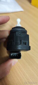 Motorek Hella pro naklápění světel 8L0941295B - 3