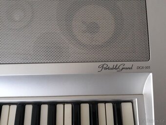 Yamaha DGX-305 portable grand - 3