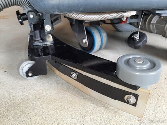 Podlahový mycí stroj Nilfisk BA 650 s vlast.pojezdem - 3