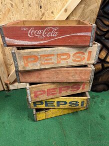 Staré sběratelské bedýnky od Coca coly a Pepsi - 3