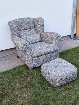 Prodám starožitné křeslo Ušák - 3