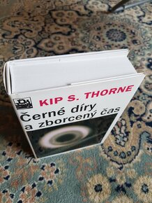 Kip S. Thorne - Černé díry a zborcený čas - 3