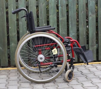 042-Mechanický invalidní vozík Meyra. - 3