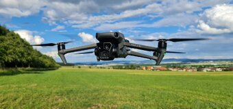 DJI Mavic 3 Pro ( DJI RC PRO ) FLY MORE COMBO, 3 baterie - 3