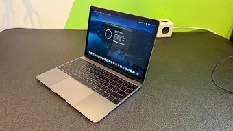 Stříbrný Macbook Retina 12palcový 2015 - 3