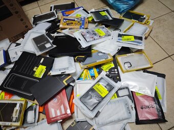 1000 kusů obalů na telefony a ochranných skel - 3
