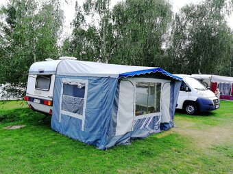 Obytný karavan Hobby 380 s predstanem - 3