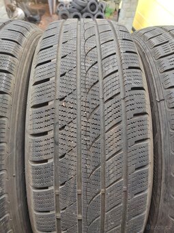 Prodám zimní pneu 245/70/16 Trocmax Ice plus 107 H - 3