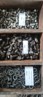 Velký výběr spojovacího materiálu (šrouby různé),podložky - 3