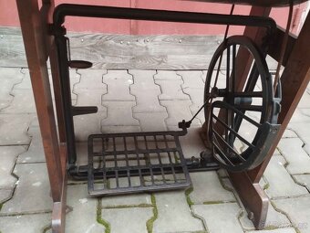 Šicí stroj LADA 121 - 3