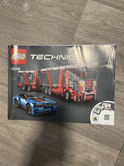 Lego technic 42098 kamion na přepravu aut - 3