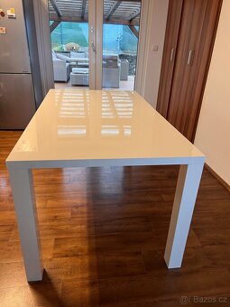 Jídelní stůl - 3
