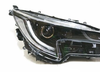 Pravé přední světlo OEM Toyota Corolla E210 - 3